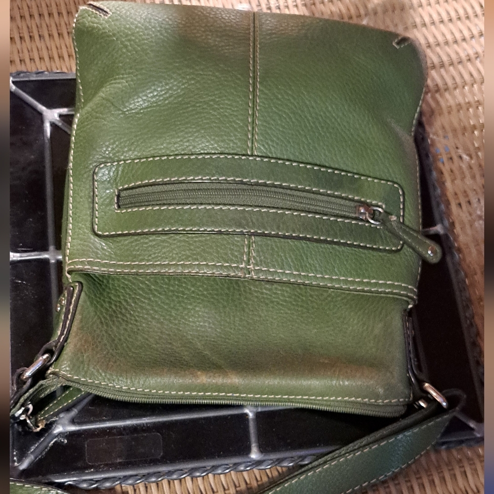Green Leather Fossil Crossbody Bag. Like New Condition. CLOSING SALE! - Picture 11 of 11